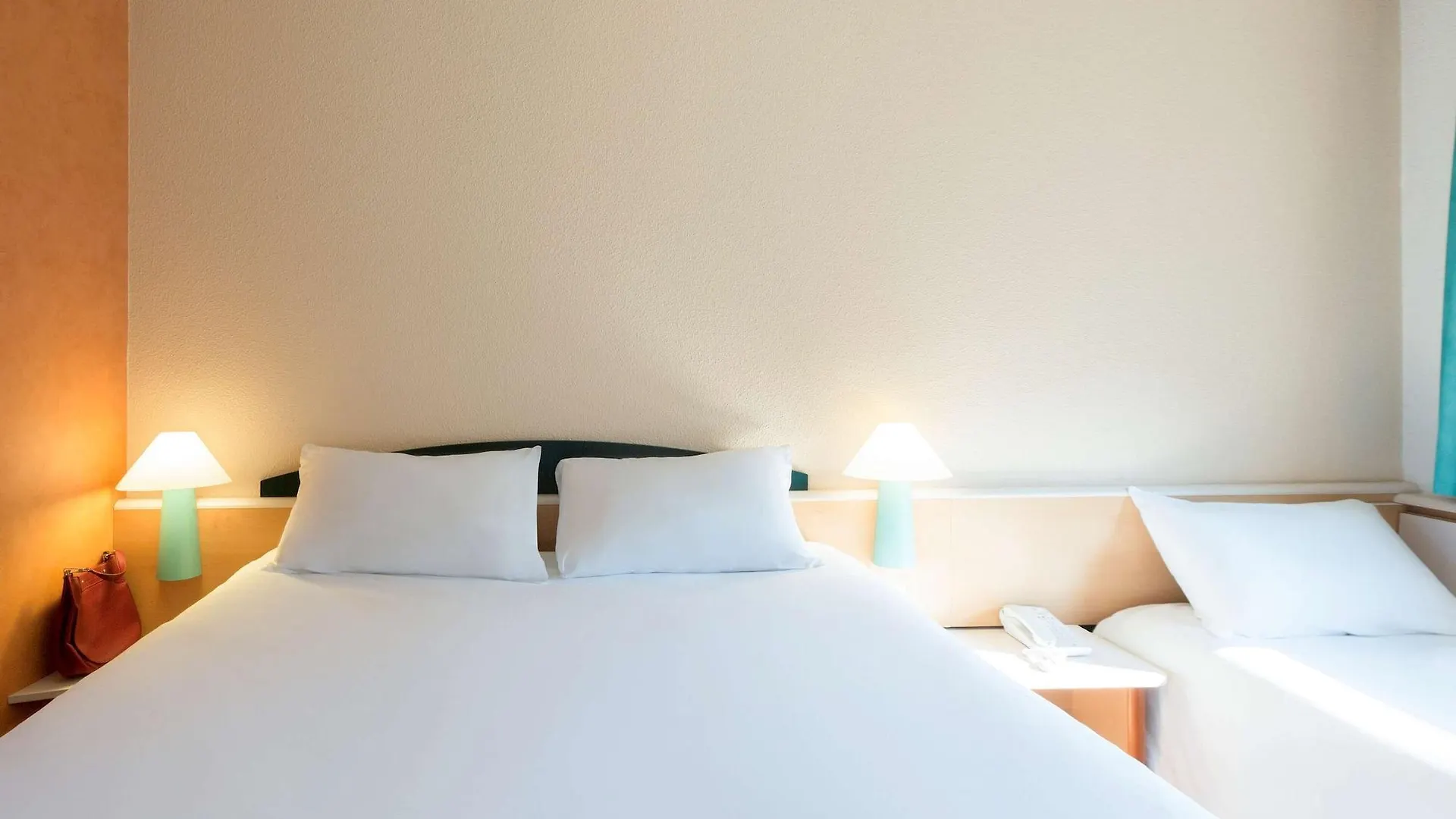 Ibis Lyon Est Bron Hotel