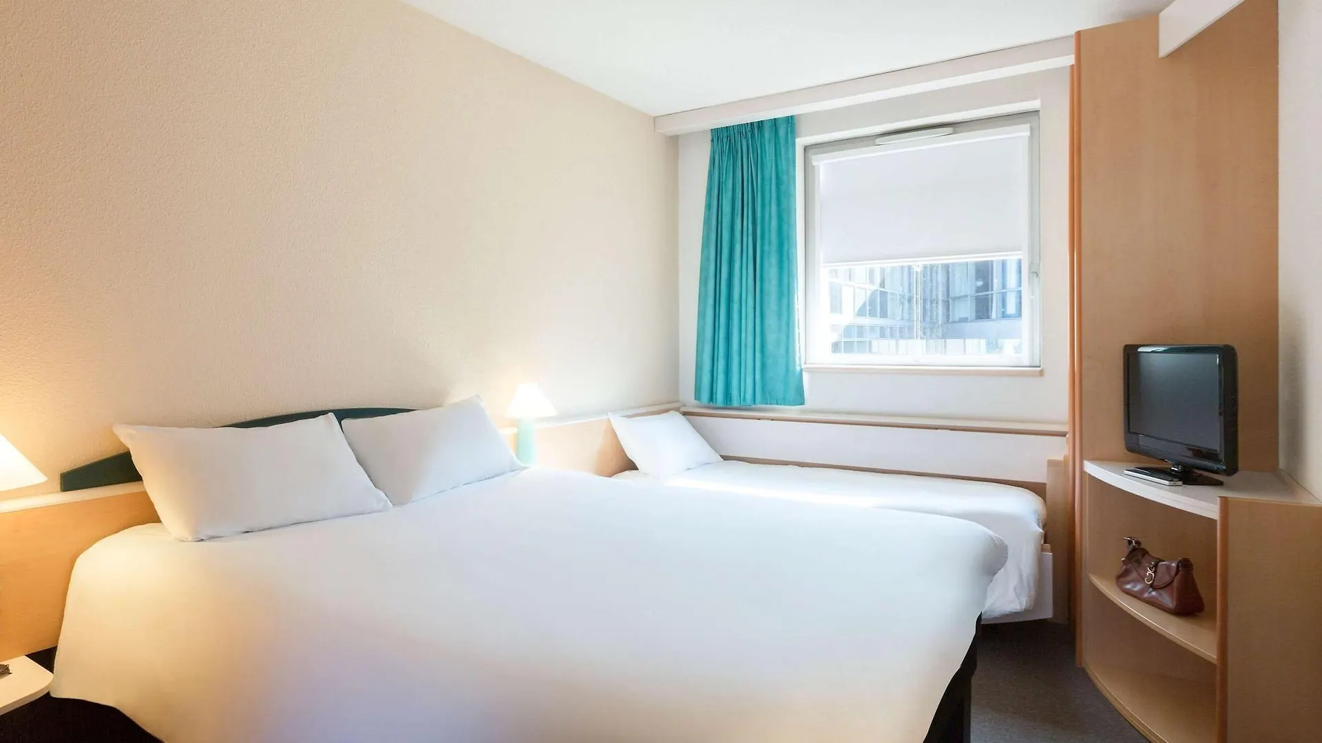 Ibis Lyon Est Bron Hotel 3*,  France