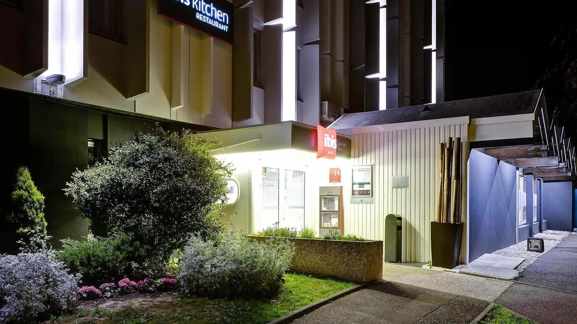 Ibis Lyon Est Bron Hotel