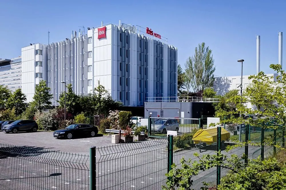 Ibis Lyon Est Bron Hotel