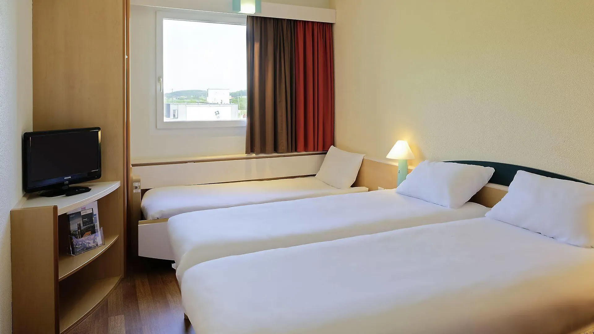 Ibis Lyon Est Bron Hotel 3*,