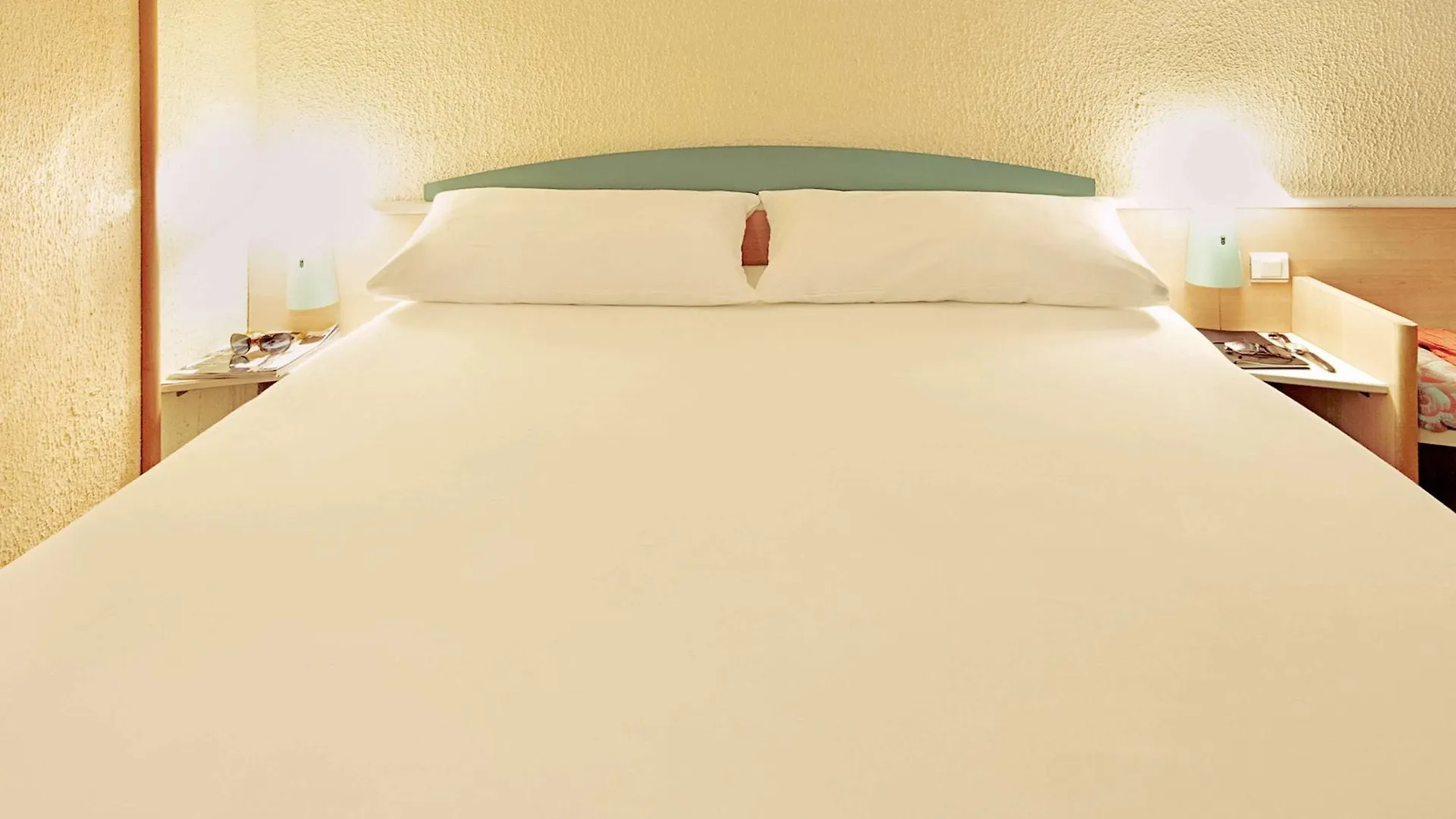 Ibis Lyon Est Bron Hotel 3*,