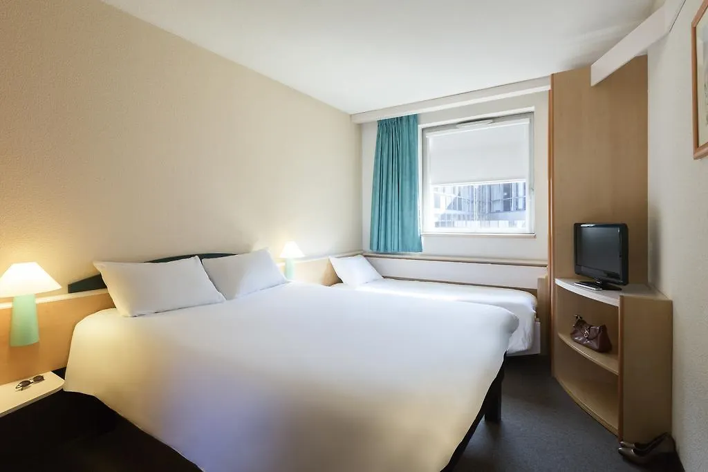 Ibis Lyon Est Bron Hotel