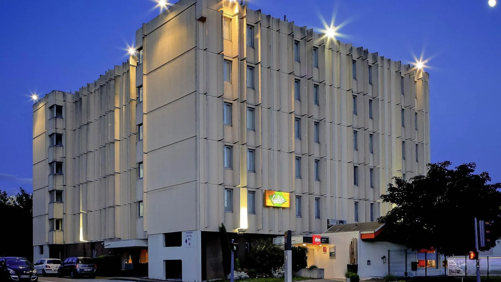 Ibis Lyon Est Bron Hotel