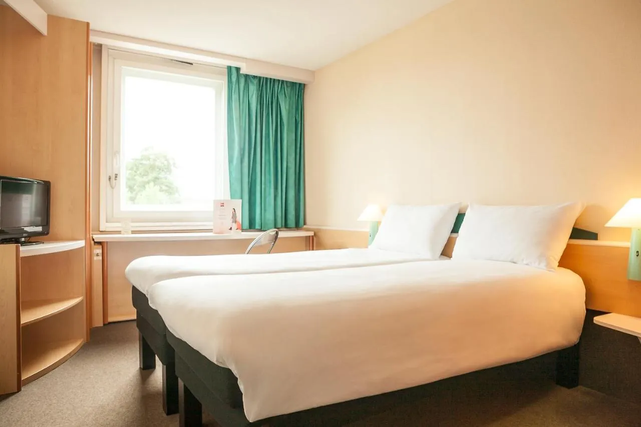 Ibis Lyon Est Bron Hotel