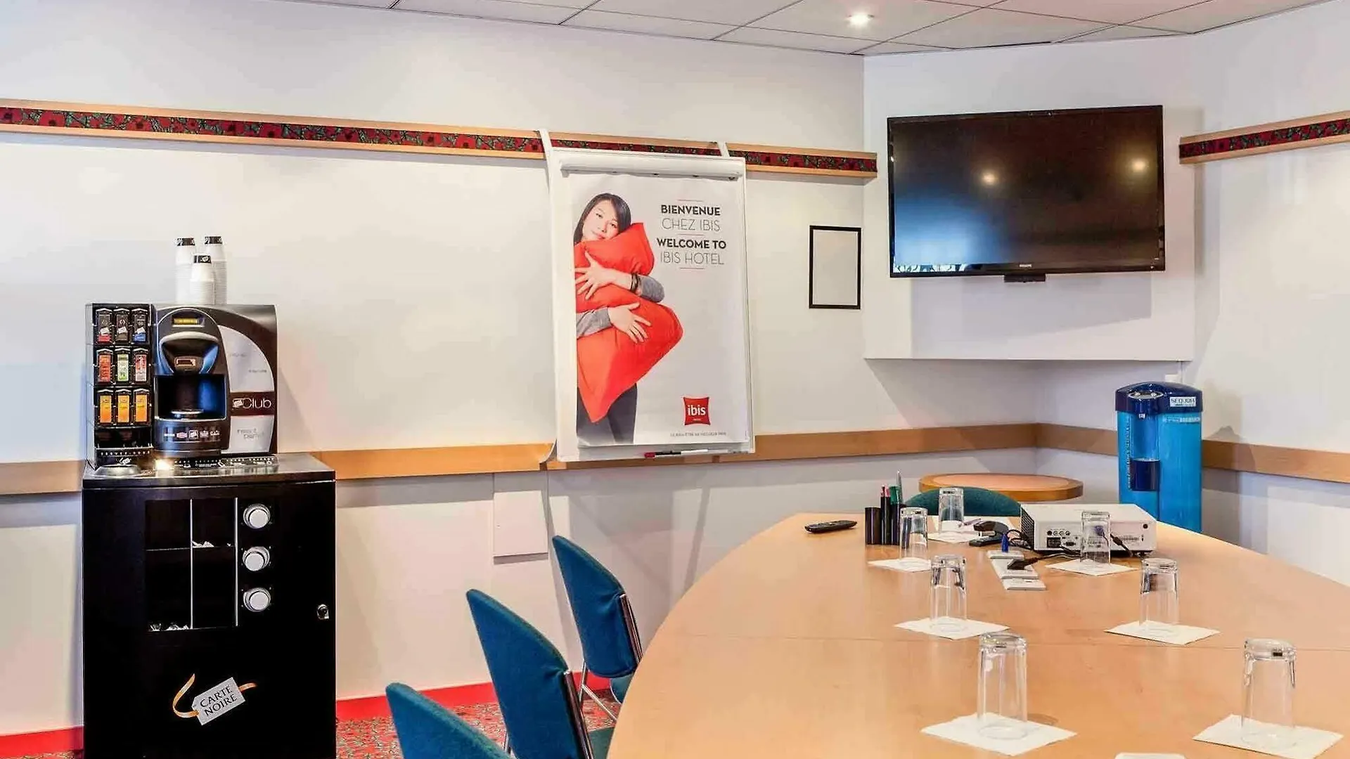 Ibis Lyon Est Bron Hotel