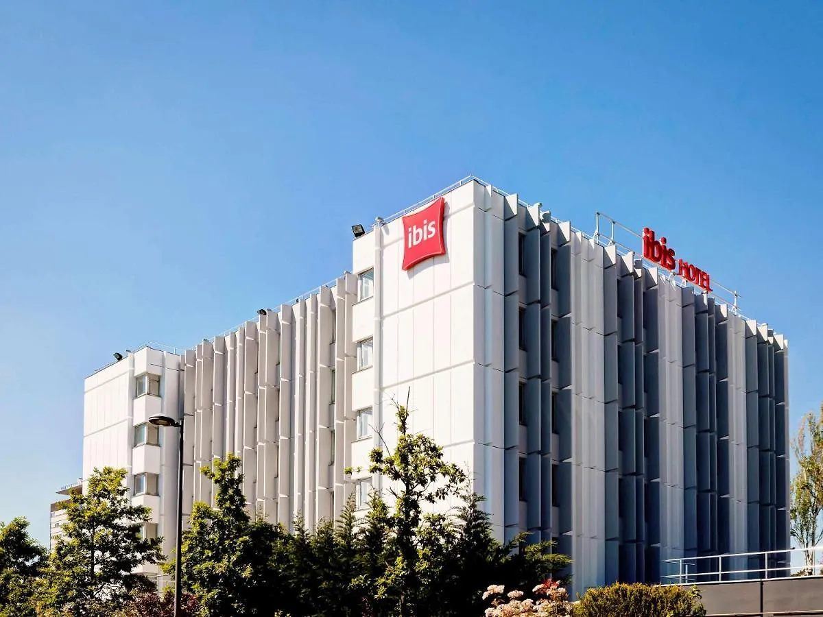 Hotel Ibis Lyon Est Bron 3*,